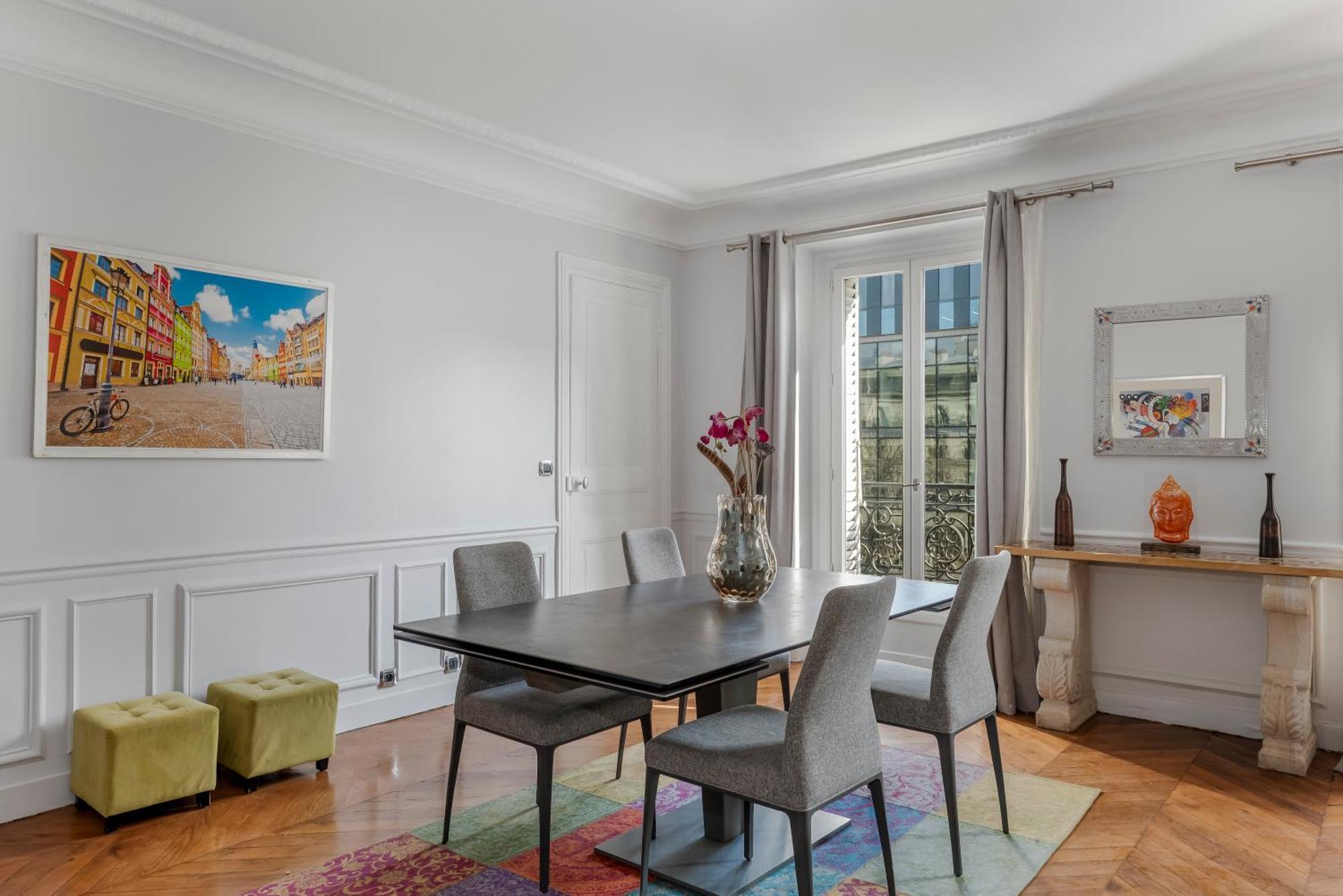 4 Bedroom Avenue Kleber Appartement Parijs