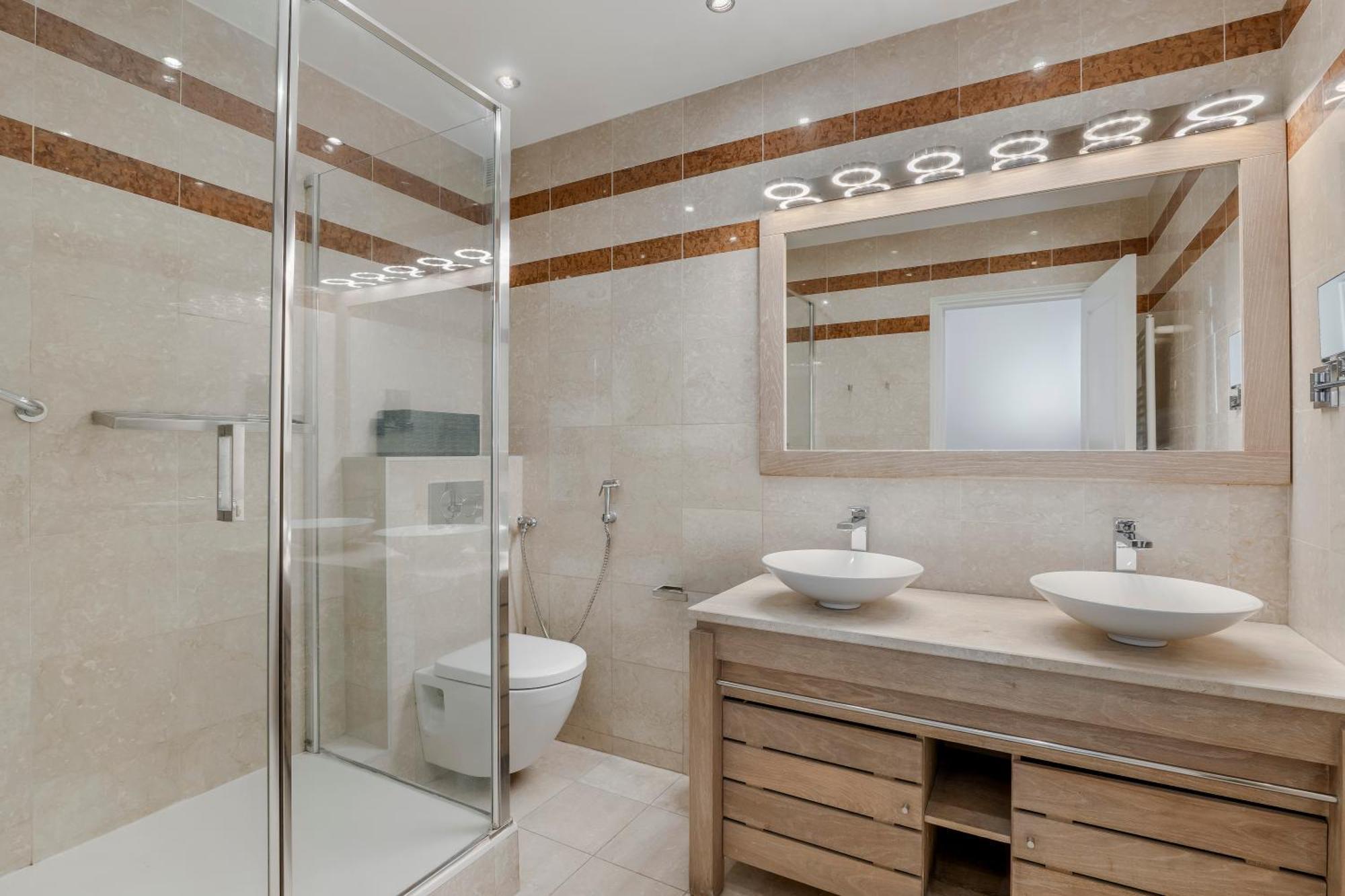 4 Bedroom Avenue Kleber * Parijs